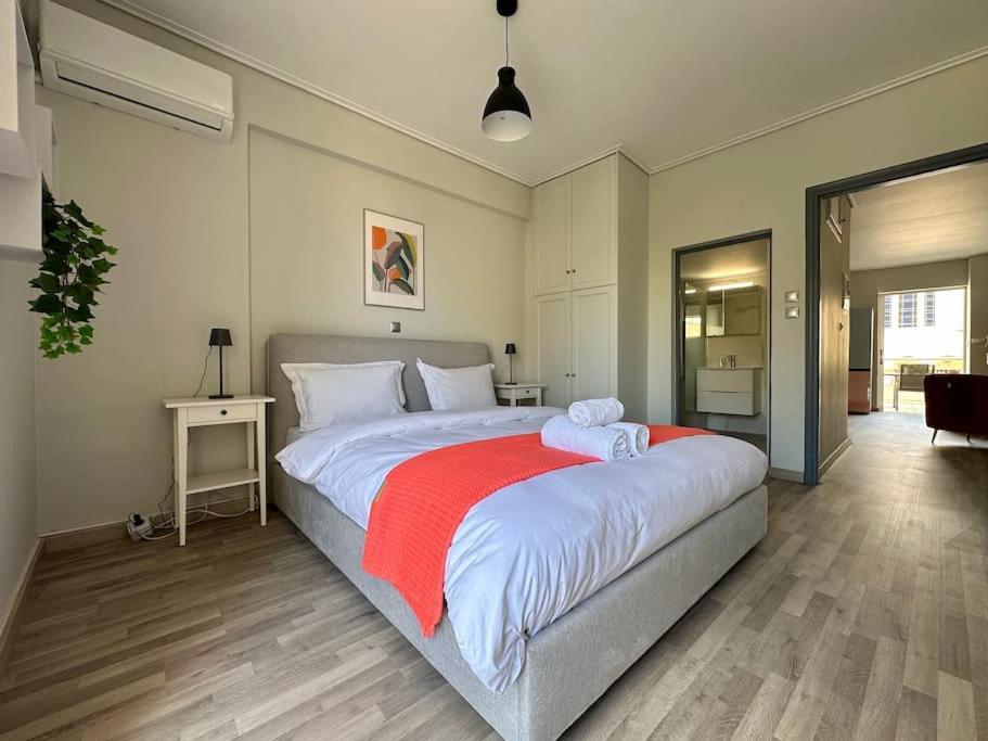 Apartment D150 Orange & New Life - Cloud9 In The Athens