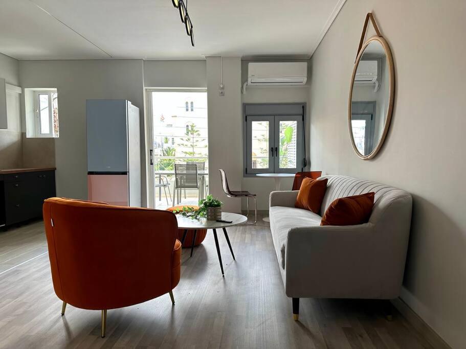 D150 Orange & New Life - Cloud9 In The Apartment Athens