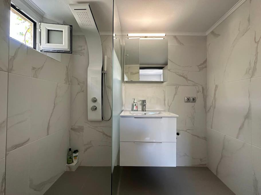 Apartment D150 Orange & New Life - Cloud9 In The